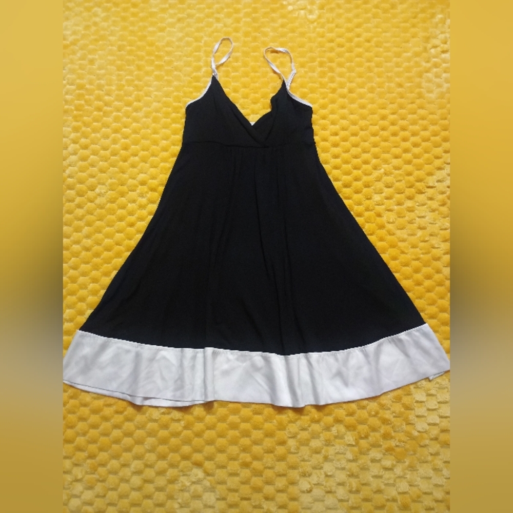 Express Black and White Trim Top